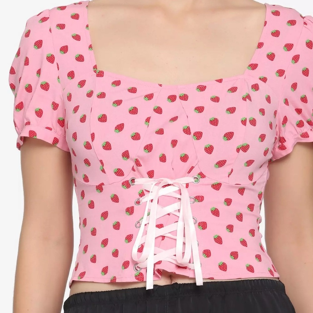 Hot Topic: Strawberry Lace-Up Girls Crop Woven Top 2X
